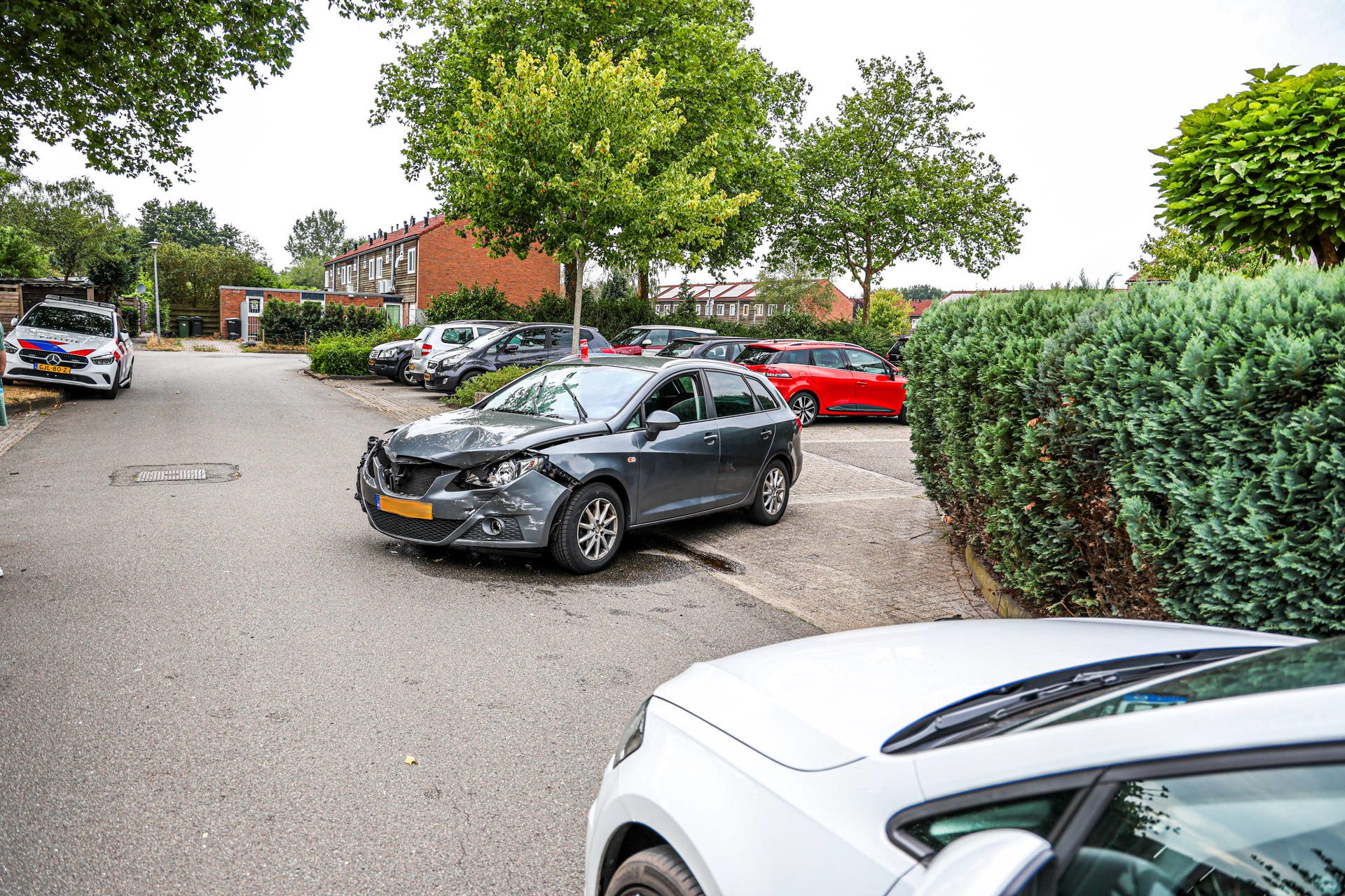Veel schade bij botsing tussen twee auto’s