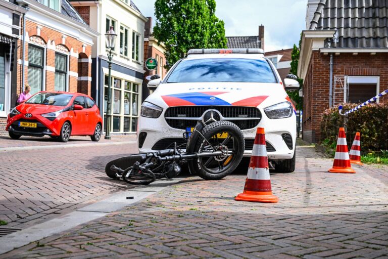 Fatbiker botst met politieauto na achtervolging