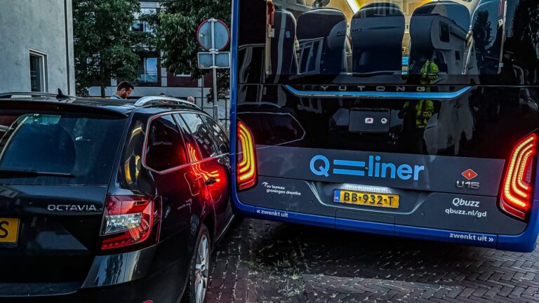 OV-bus rijdt zich klem na verkeerde afslag