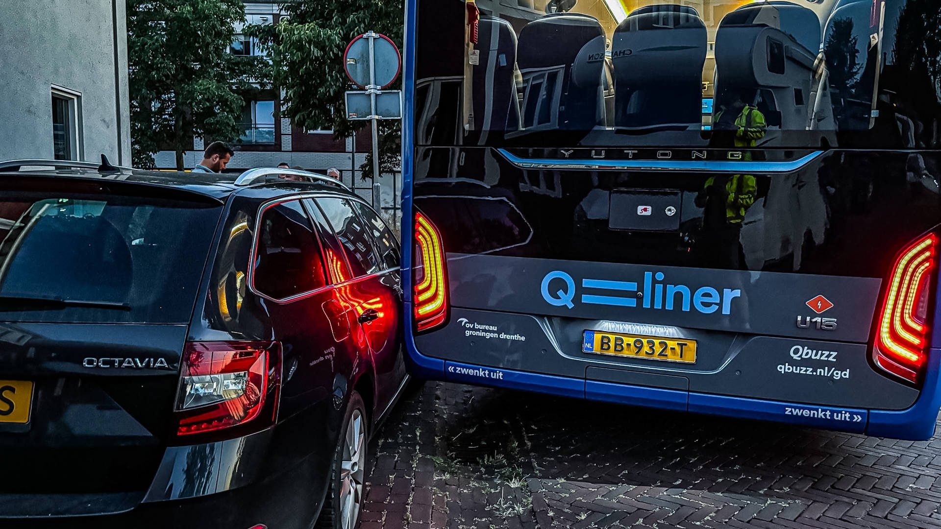 OV-bus rijdt zich klem na verkeerde afslag