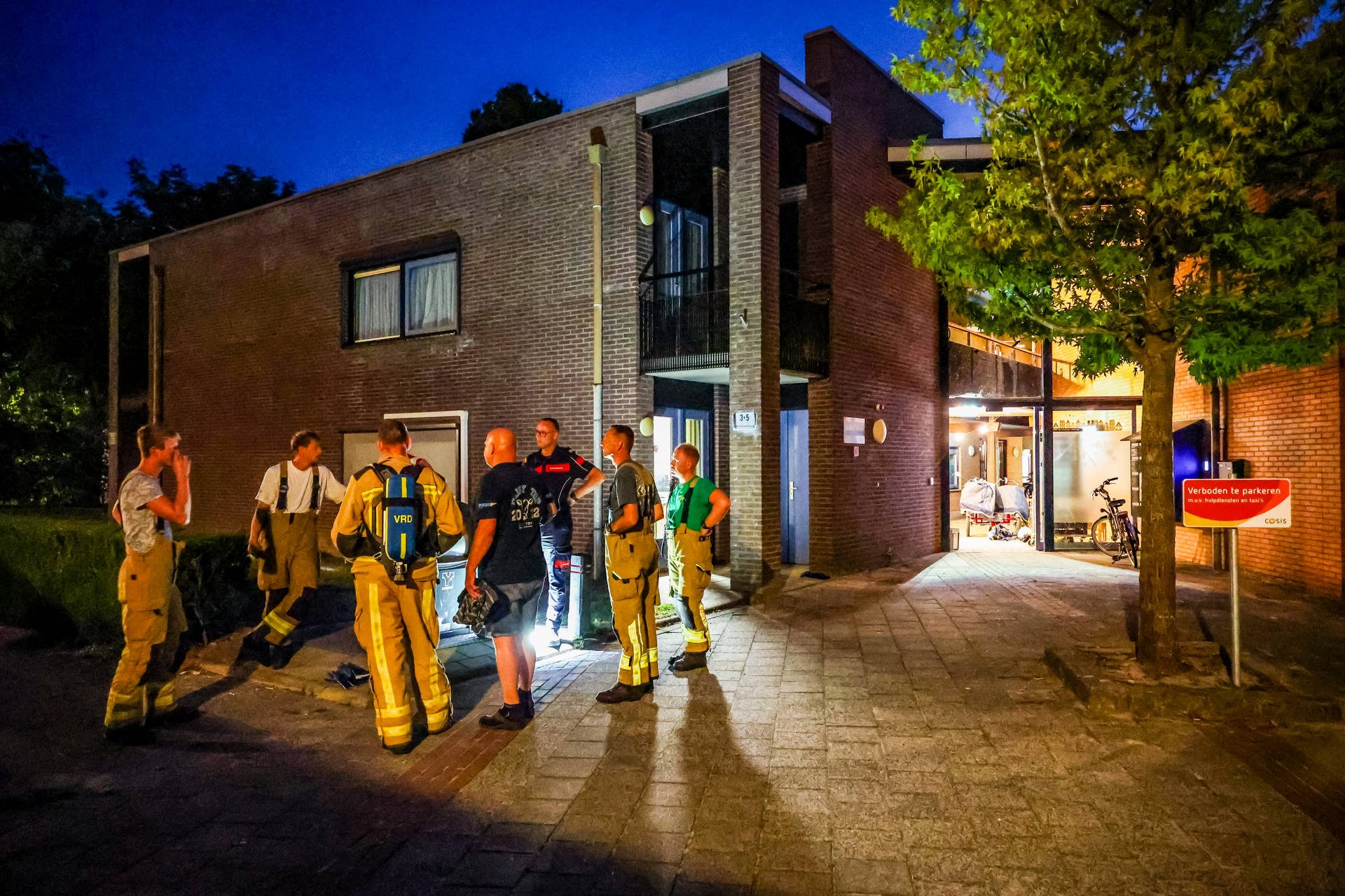 Brandweer al ruim vier uur bezig na lekkage gevaarlijke stof