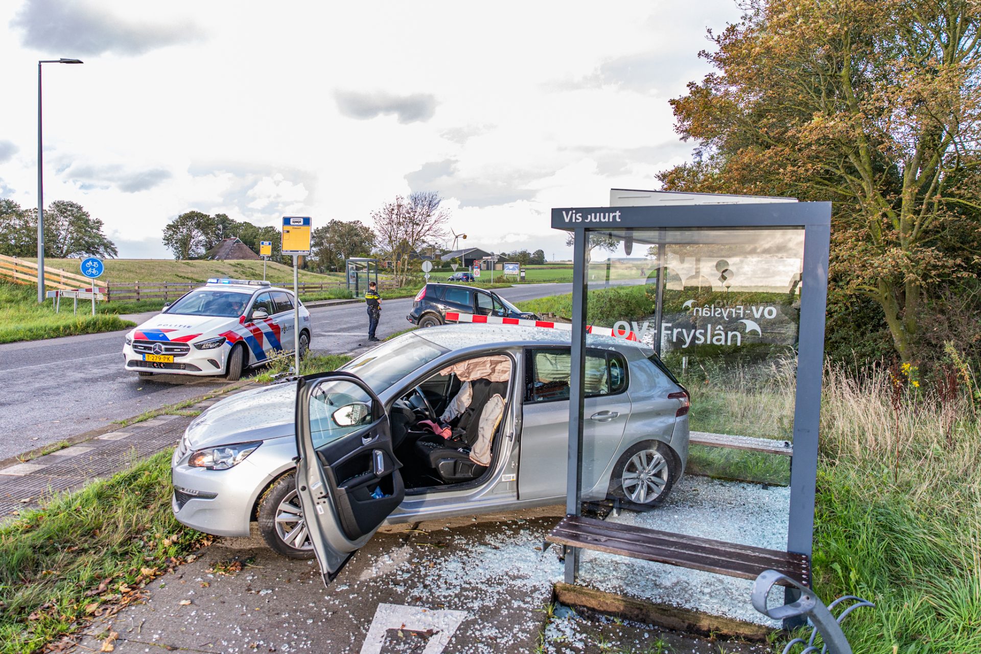 Bestuurster gewond bij botsing tussen twee auto’s