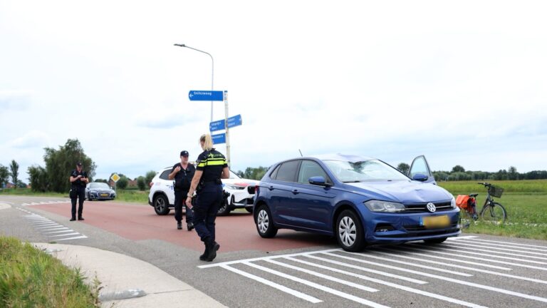 Fietsster ernstig gewond na aanrijding met auto