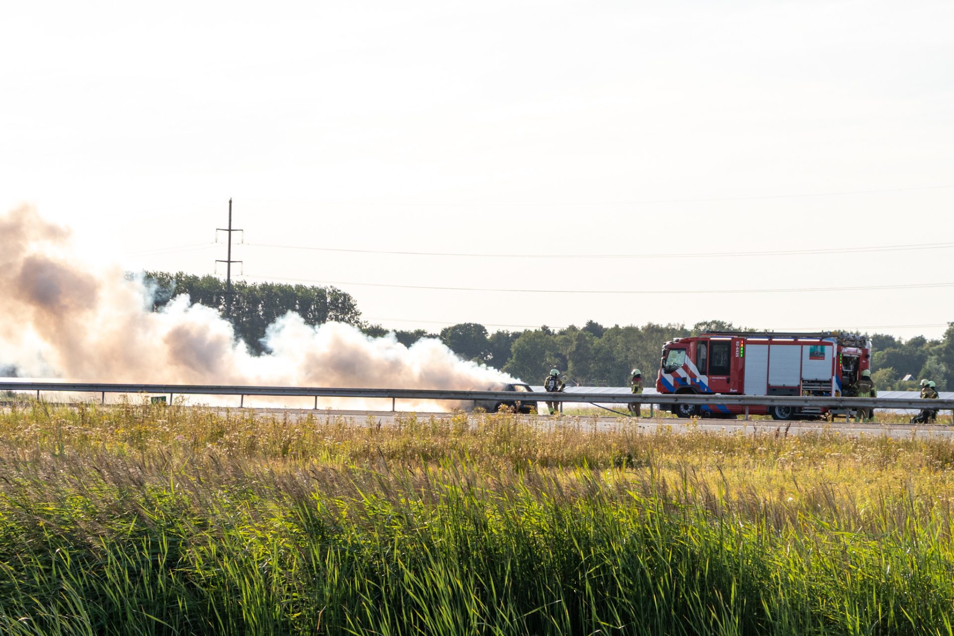 Auto volledig uitgebrand op snelweg