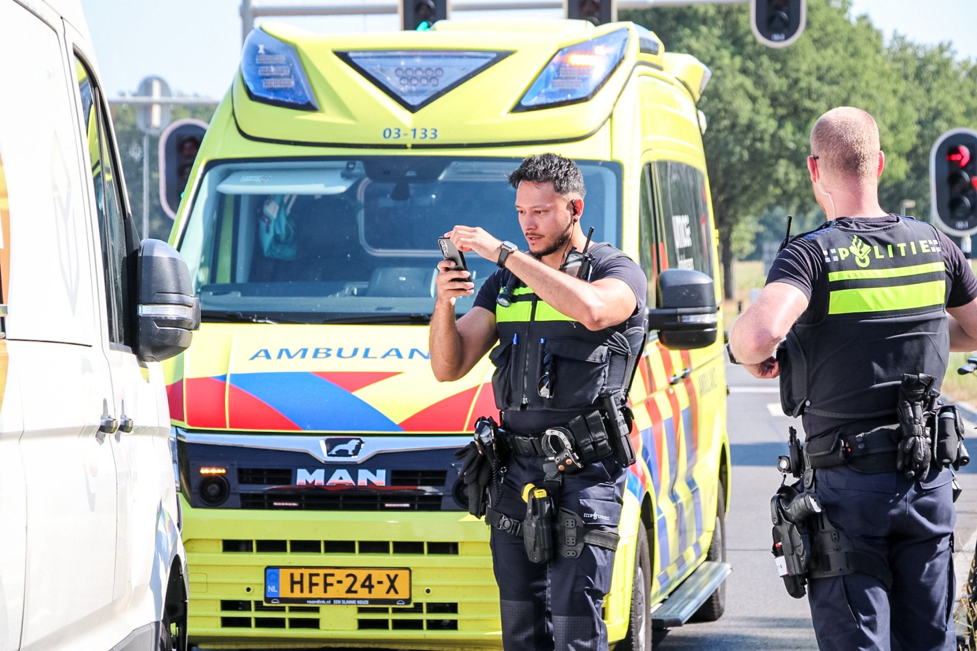 Fietser gewond bij botsing met bezorgbus