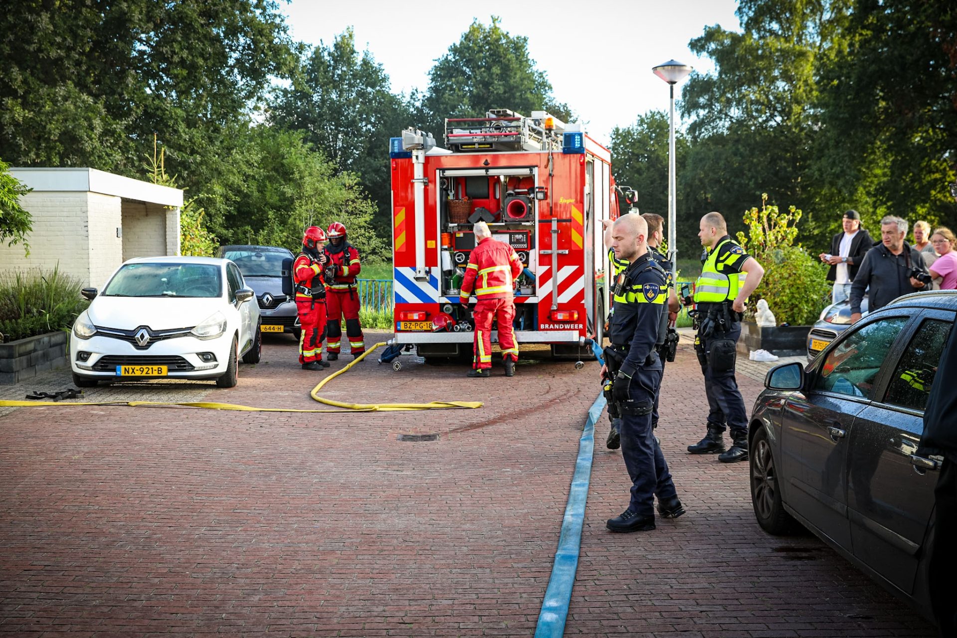 Brand in garage van woning snel onder controle