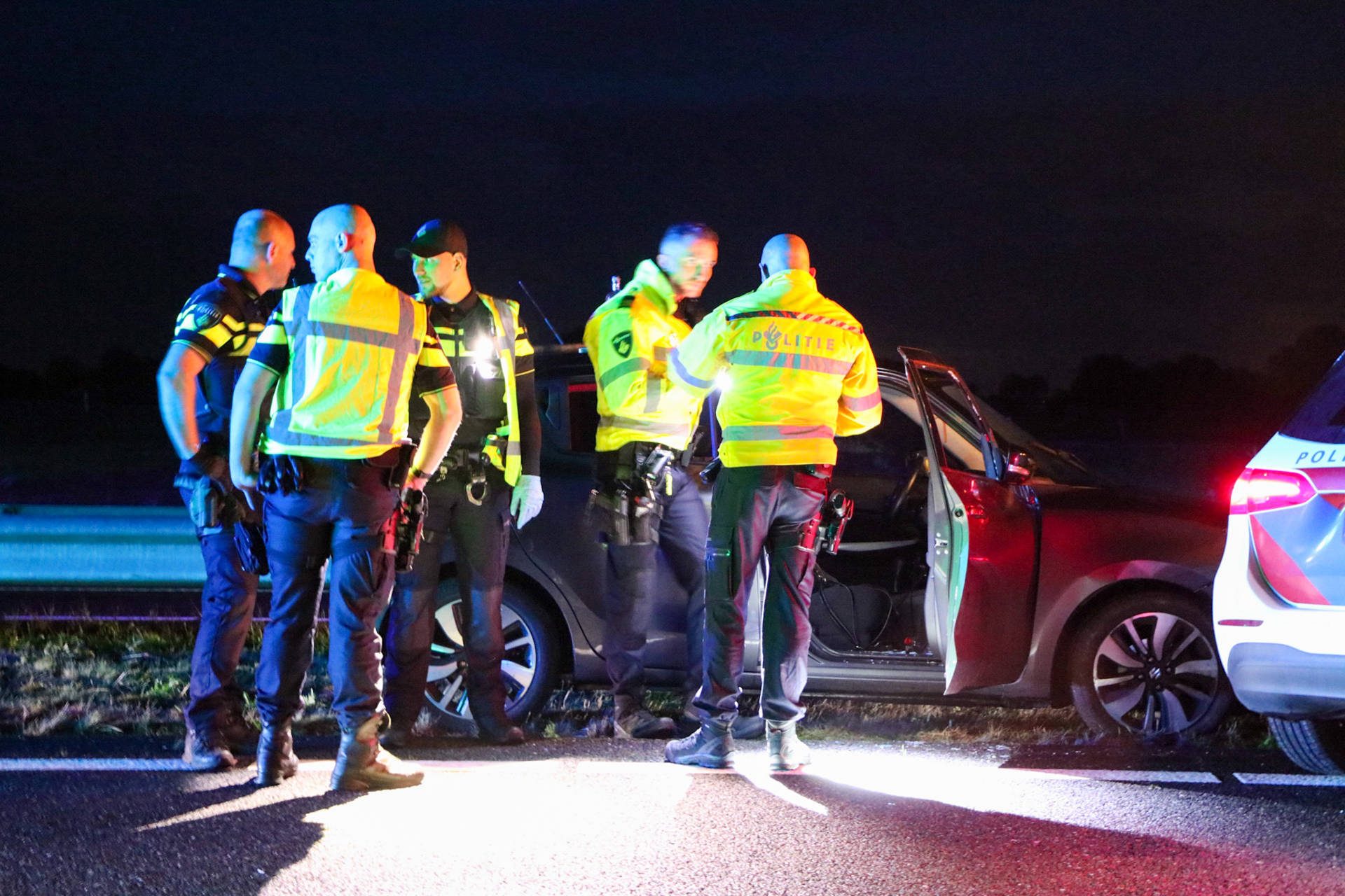 Automobilist naar ziekenhuis na botsing met vangrail