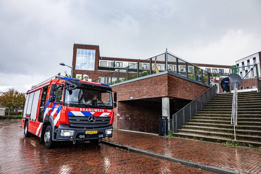 Hangjeugd drukt brandalarm in op basisschool en stuurt brandweer op pad