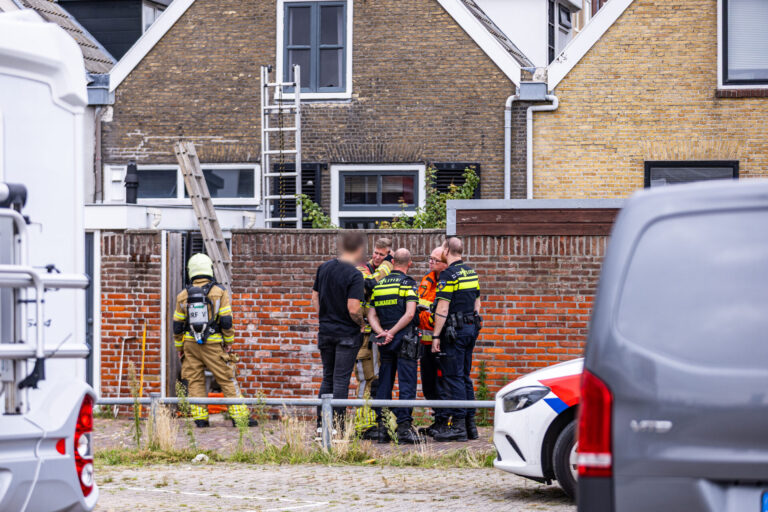 Man met wapen aangehouden, woning doorzocht na melding over explosieven