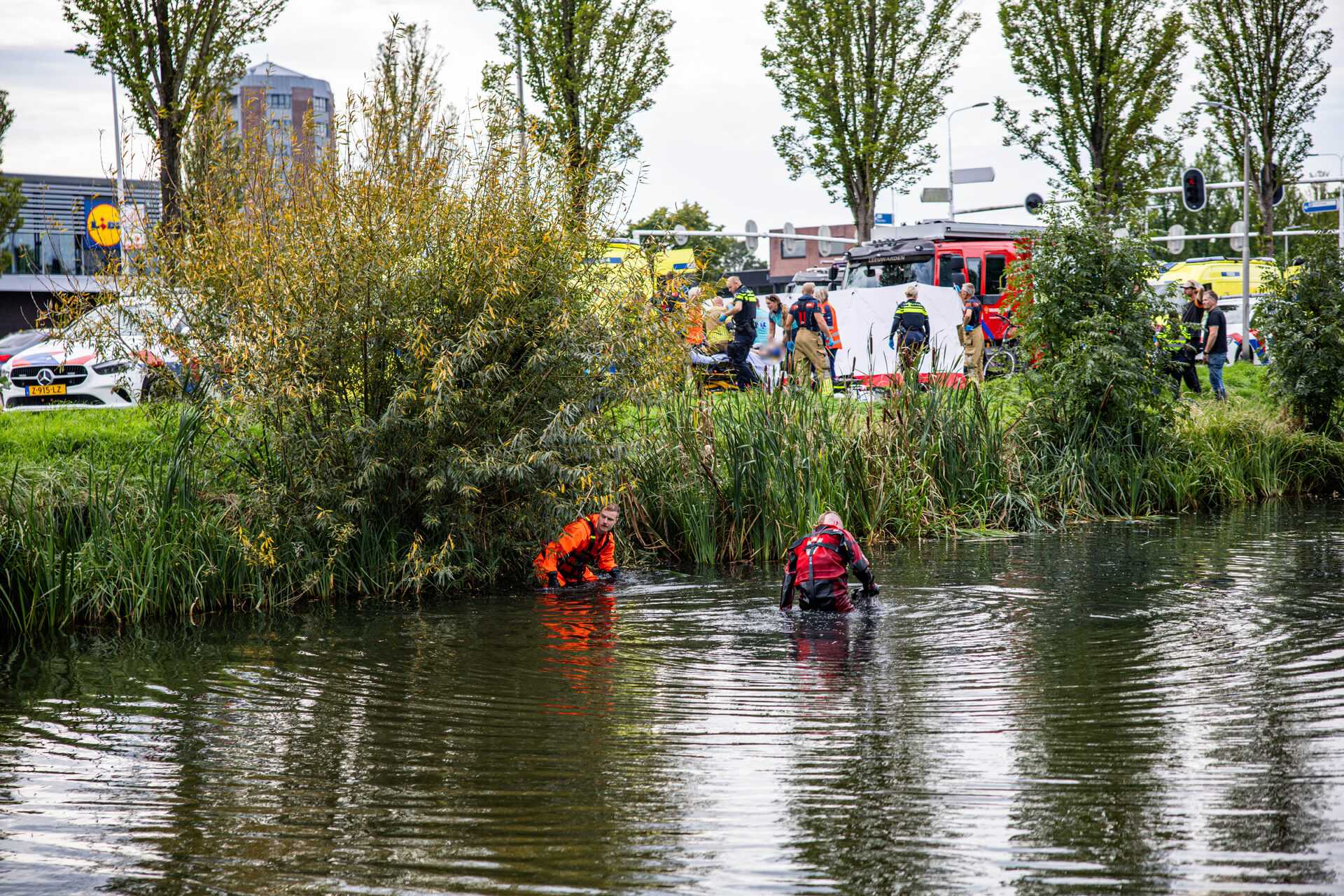 Motorrijder uit water gehaald na ongeval