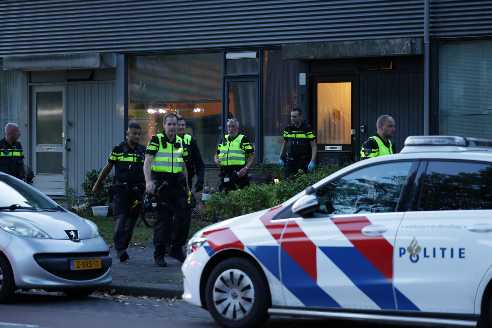 Politie onderzoekt incident in woning na melding steekpartij