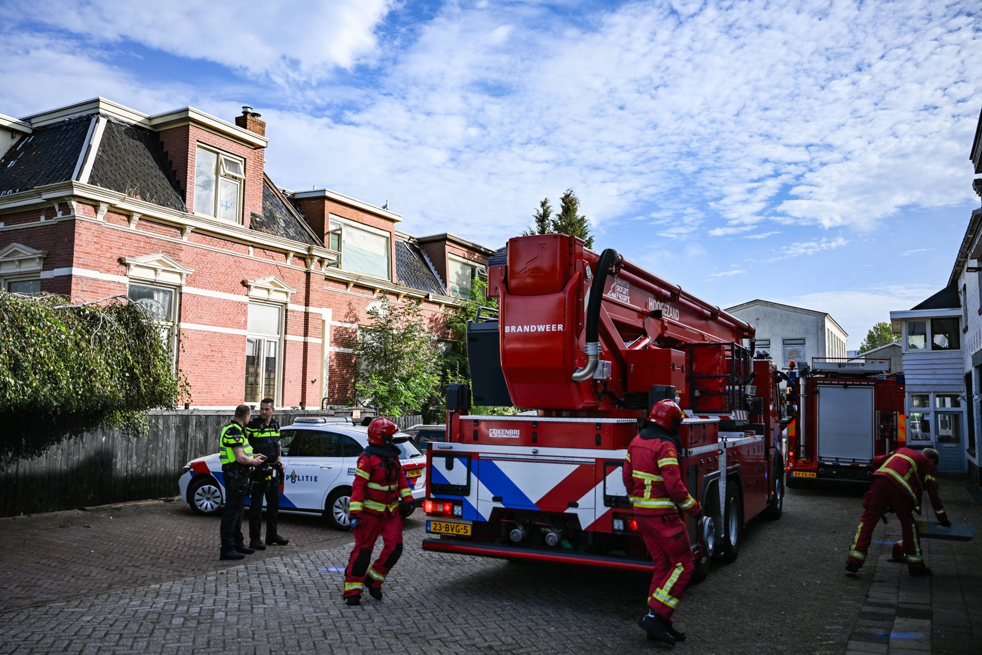 Brandweer controleert dak na brandmelding bij woning
