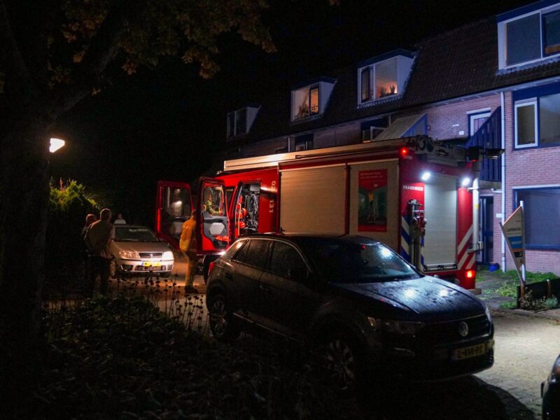 Container in brand gestoken onder veranda van woning