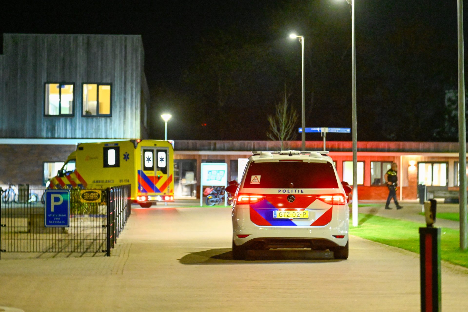 Steekincident bij azc: persoon ernstig gewond, verdachte aangehouden