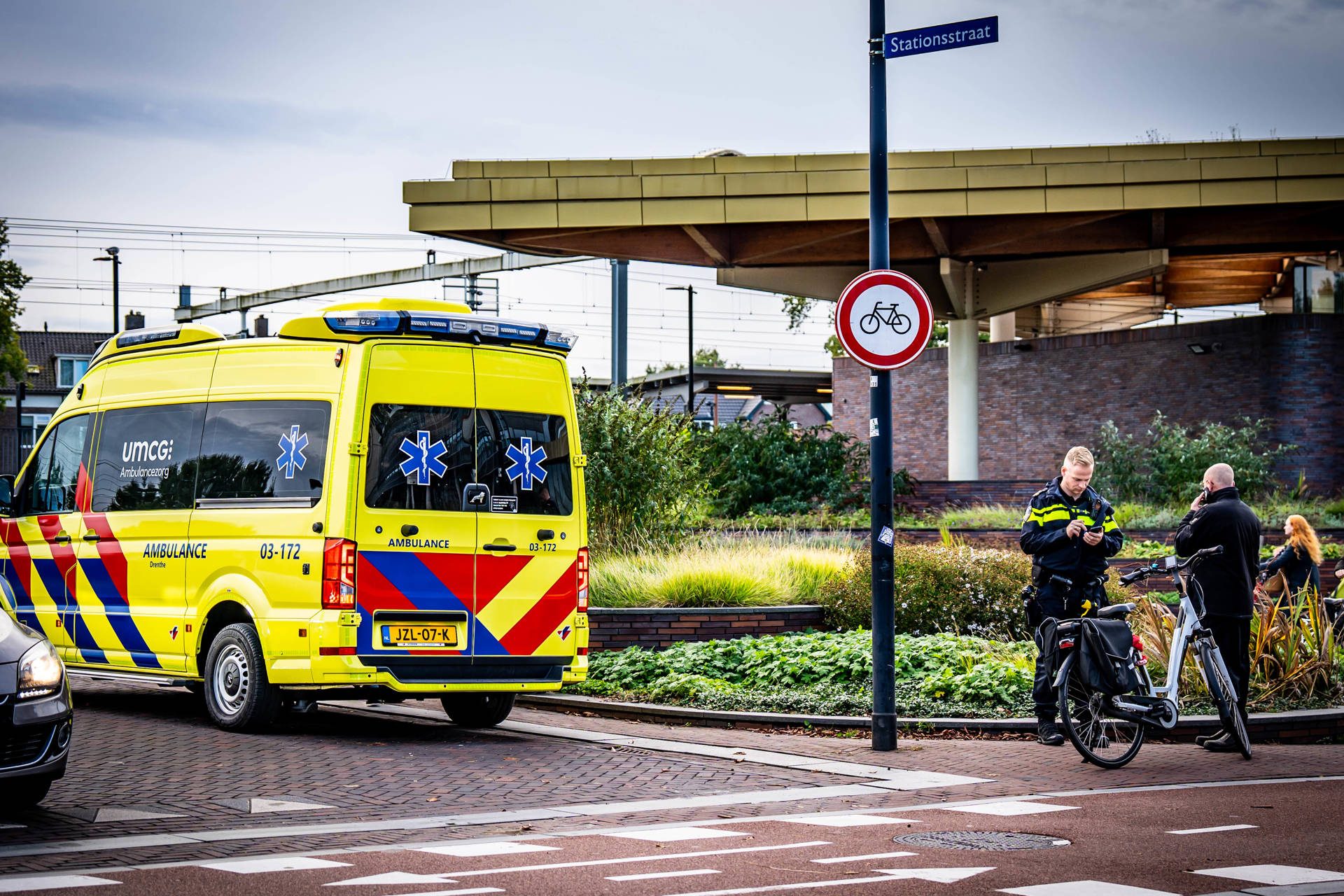 Fietsster en auto botsen op oversteekplaats