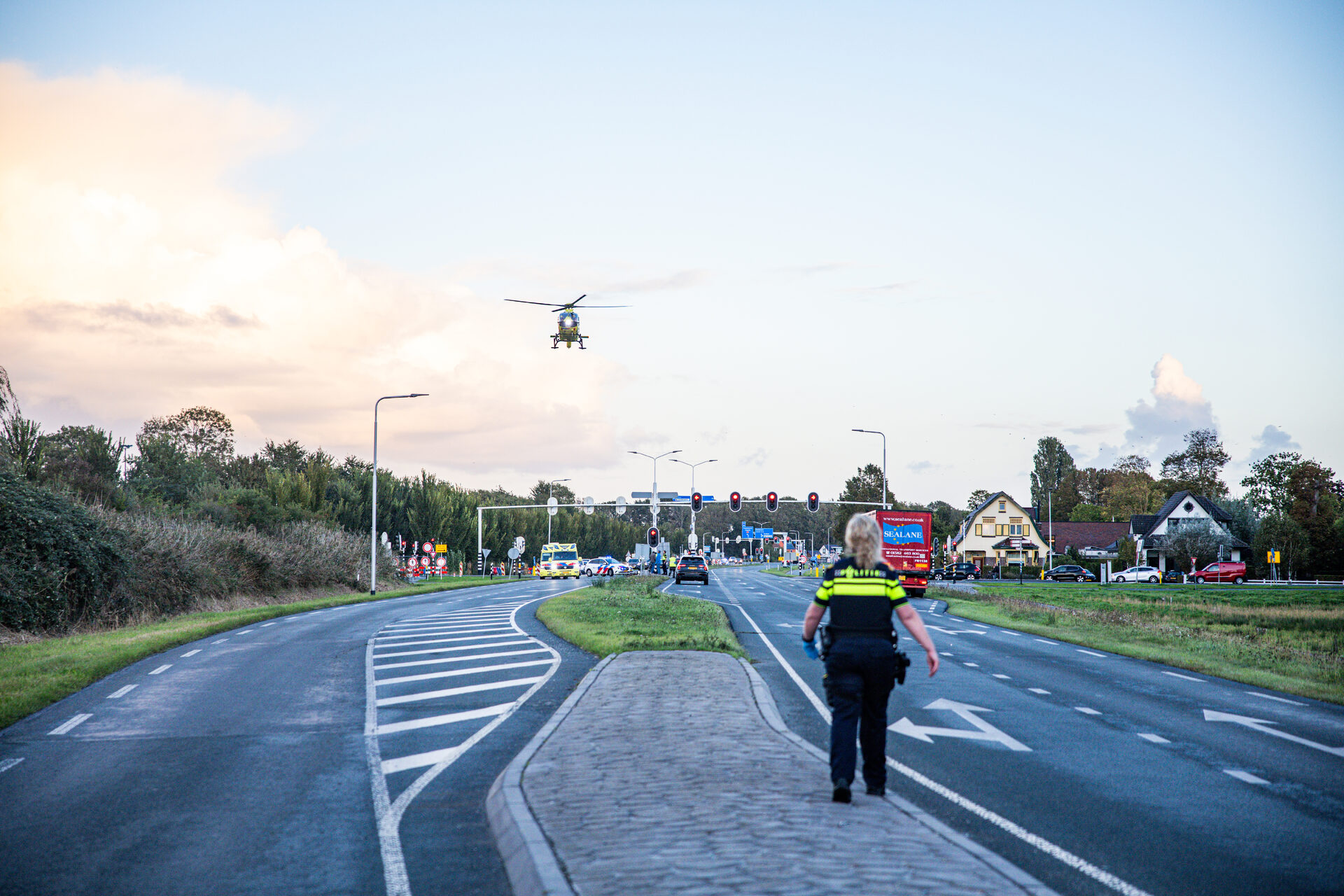 Fietser ernstig gewond na botsing met vrachtwagen