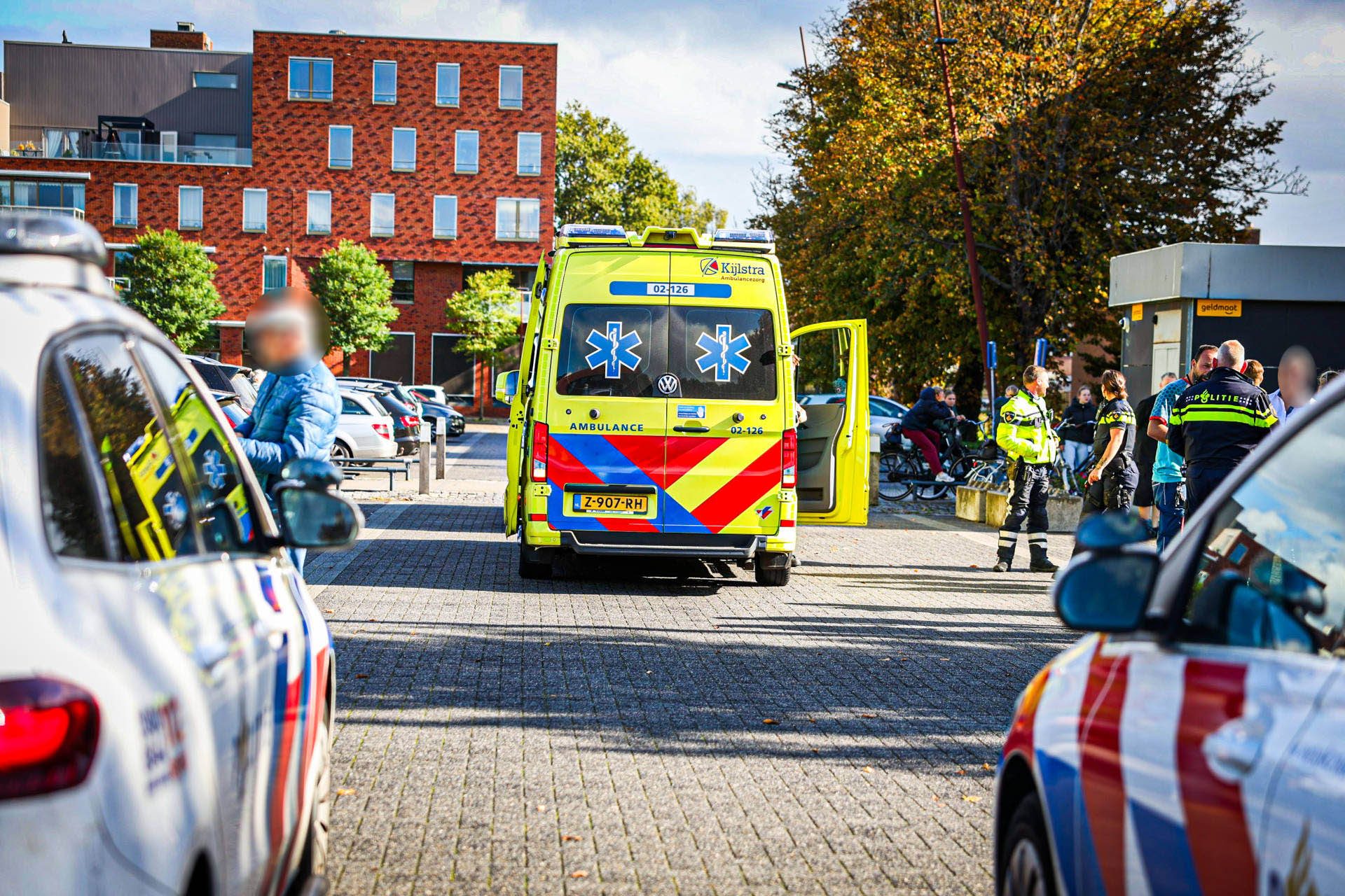 Fietsster aangereden door achteruitrijdende auto