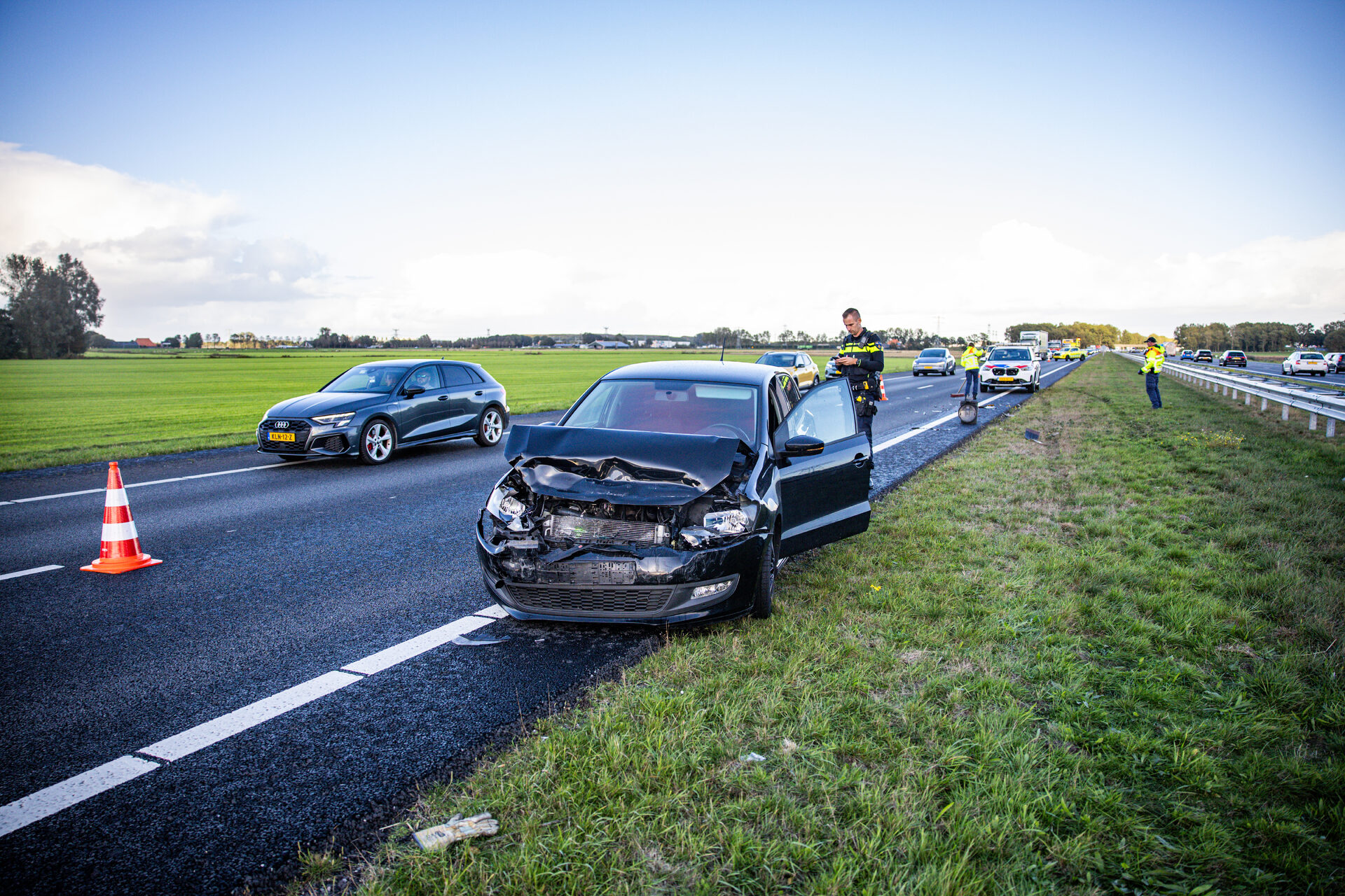 Kop-staartbotsing op A7 zorgt voor flinke vertraging