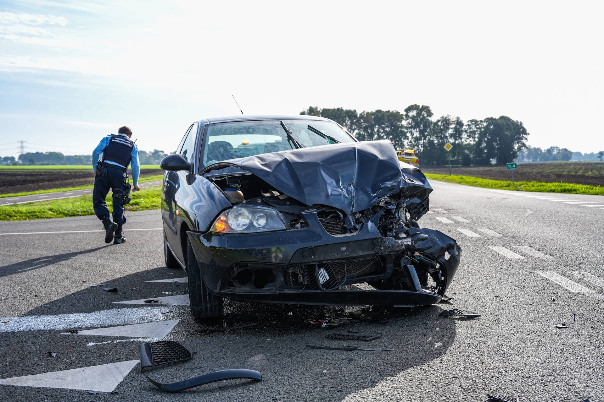 Forse aanrijding tussen twee auto’s op kruising