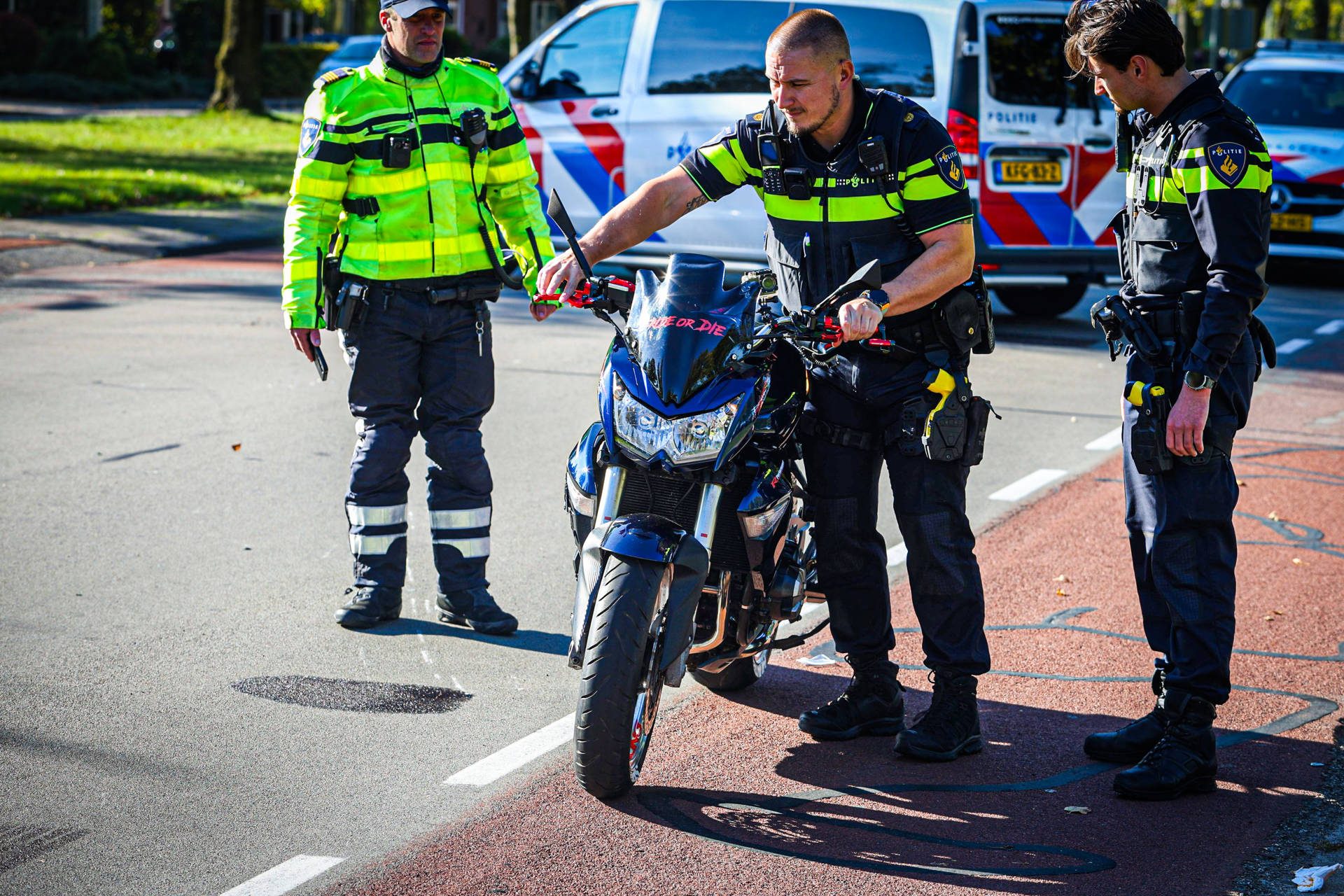 Motorrijder gewond bij botsing met auto