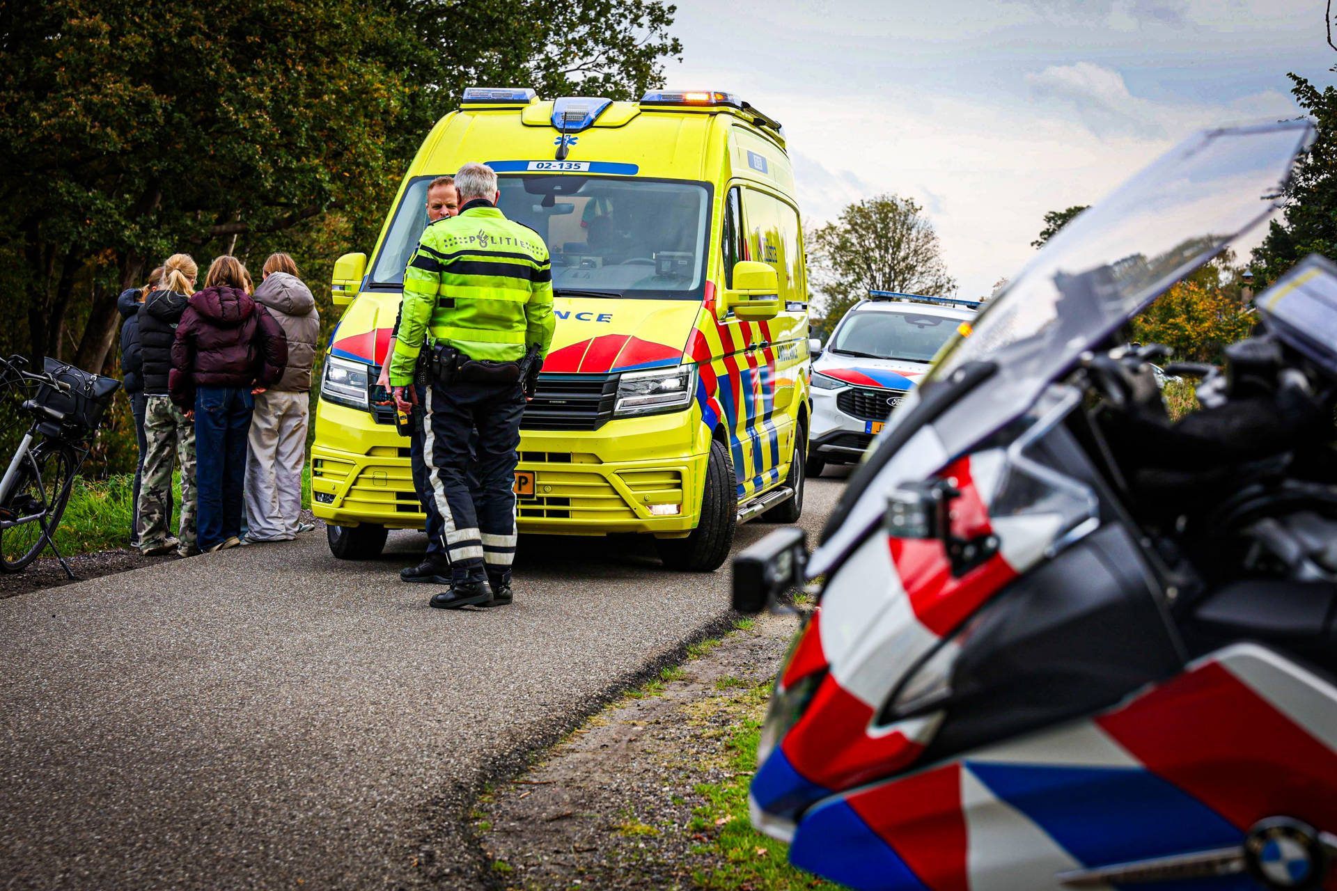 Aanhangwagen raakt scholiere op fiets tijdens inhaalmanoeuver
