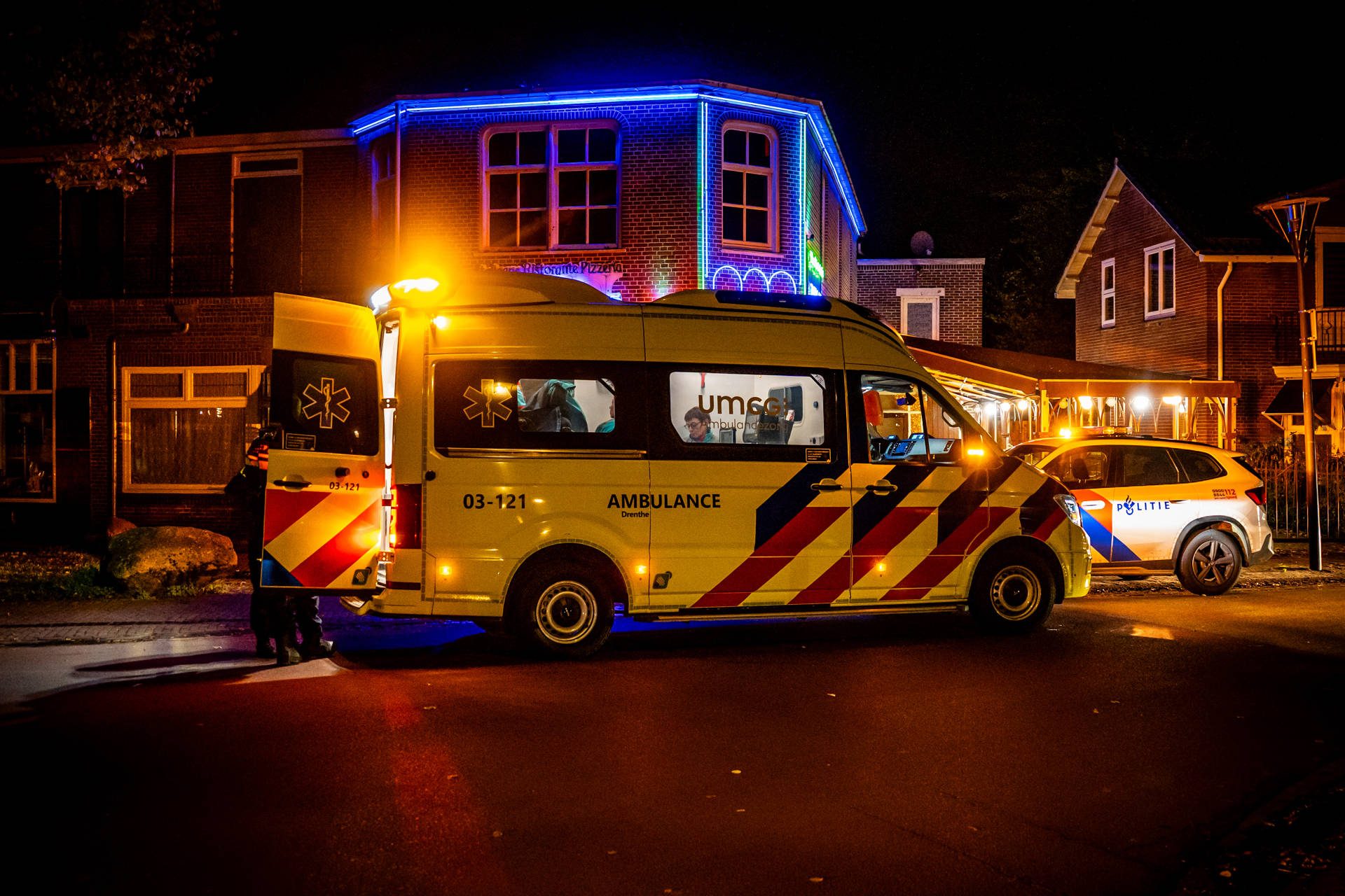 Vrouw naar ziekenhuis na aanrijding met taxi